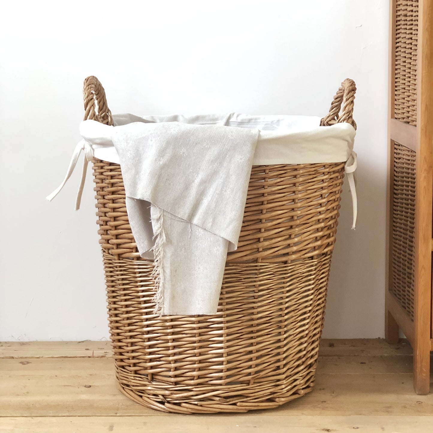 Handwoven Wicker Laundry Basket with Linen Cover