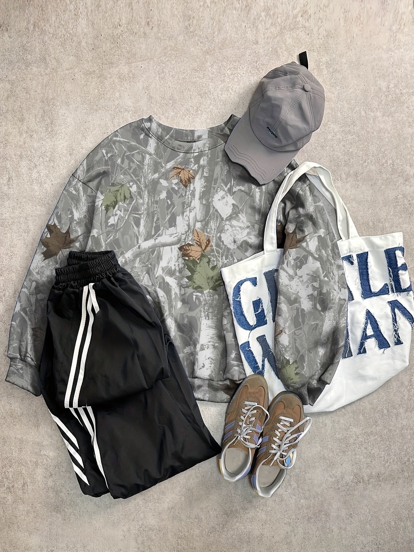 Women's Camo & Tree Branch Graphic Sweatshirt